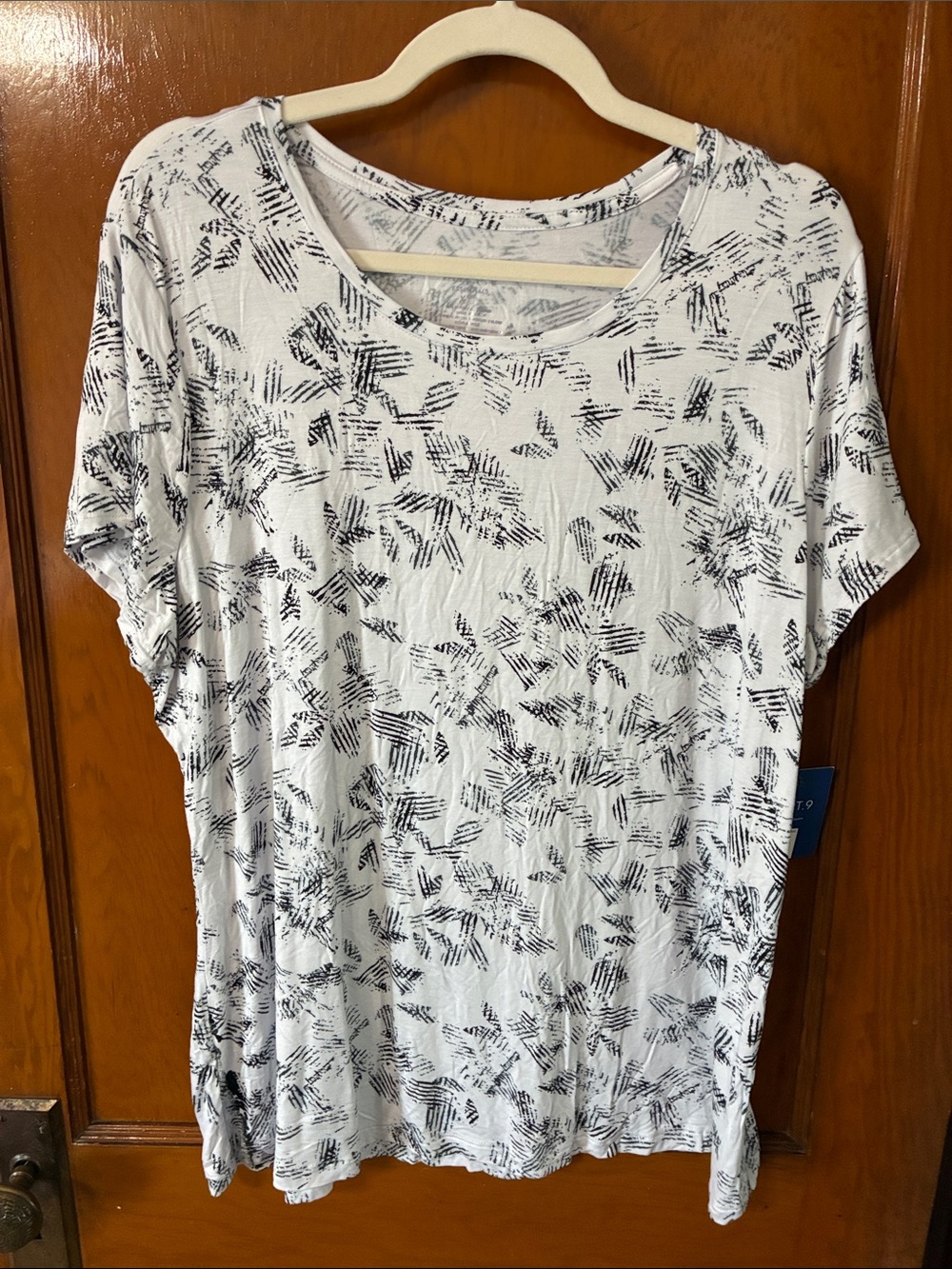 ❤️ 2/$10 - NWT Apt. 9 Abstract Print Women's Top
